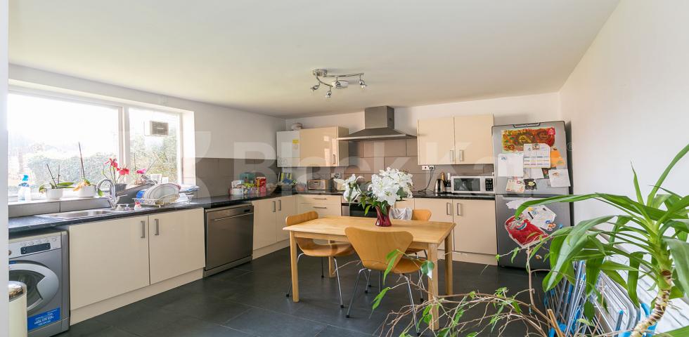 			New Instruction In Heart Of Crouch End !, 2 Bedroom, 1 bath, 1 reception Flat			 Waverley Road , Crouch End